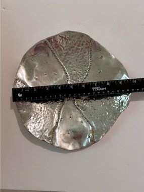 Mariposa 10” Sand Dollar Plate Tray